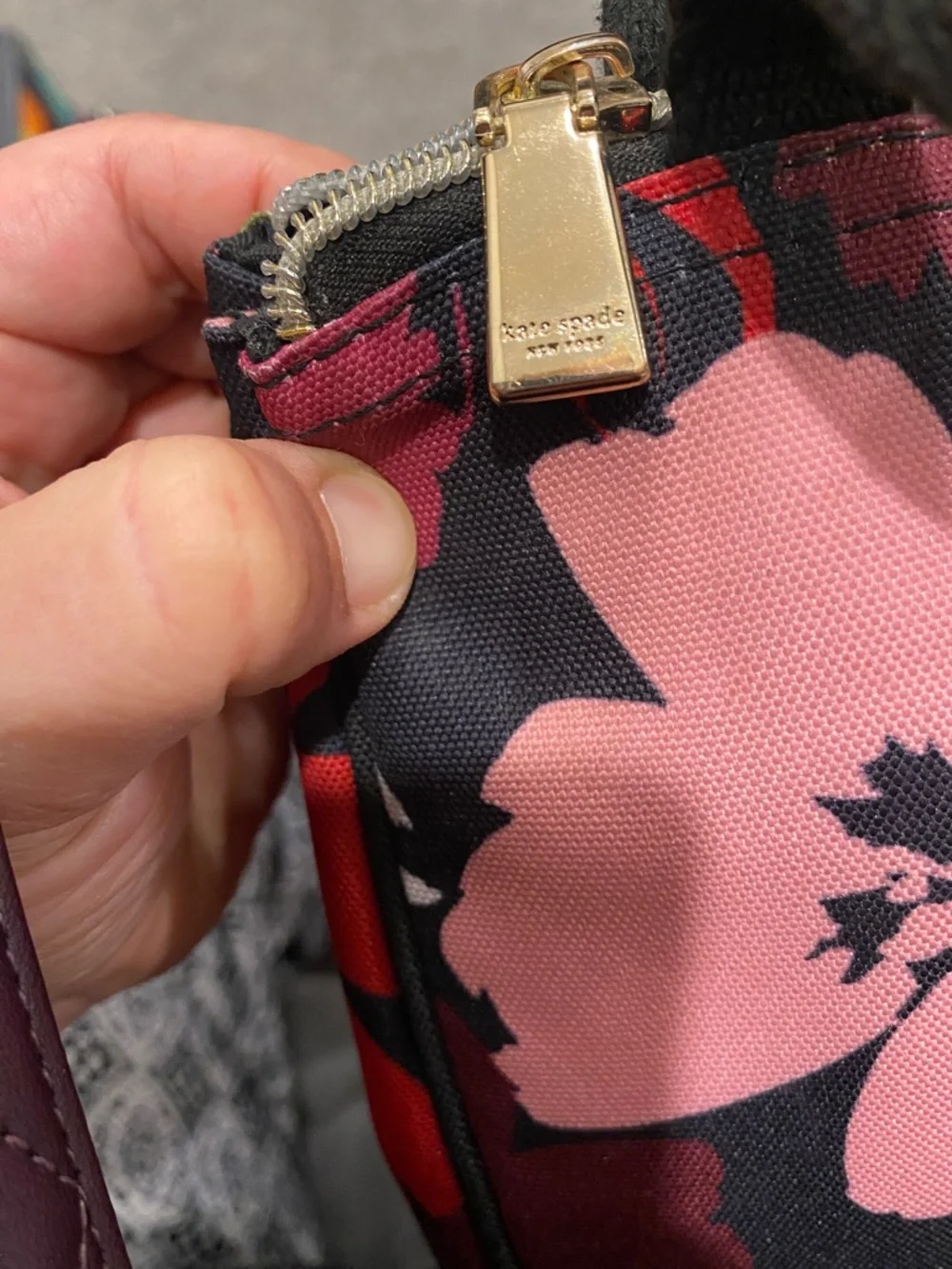 Kate Spade Black and Pink Floral insulated lunch bag - Picture 7 of 8